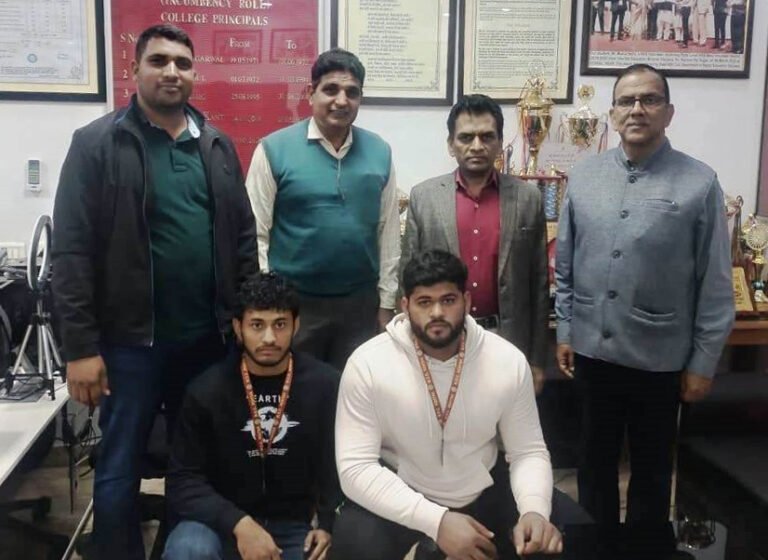 अग्रवाल कॉलेज ने इंटरकालेज कुश्ती (रेसलिंग) चैंपियनशिप मे जीते पदक