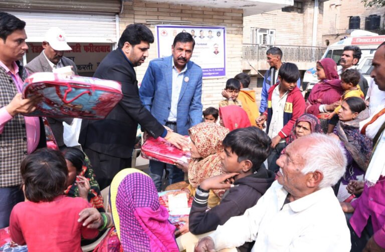 जरूरतमंद लोगो के लिए कम्बल वितरण कार्यक्रम का आयोजन