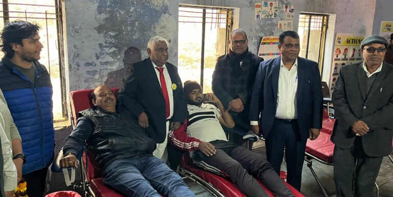 जिला रेडक्रॉस सोसाइटी की मुहीम के अंतर्गत ग्राम पंचायत बहादुरपुर में रक्तदान शिविर का आयोजन किया गया