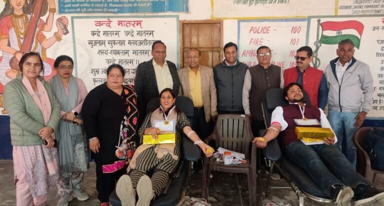 वैश्य समाज सेक्टर 28,29,30,31 द्वारा गांव राजपुर कलां के सरकारी  स्कूल में आयोजित शिविर में 90 लोगों ने किया रक्तदान