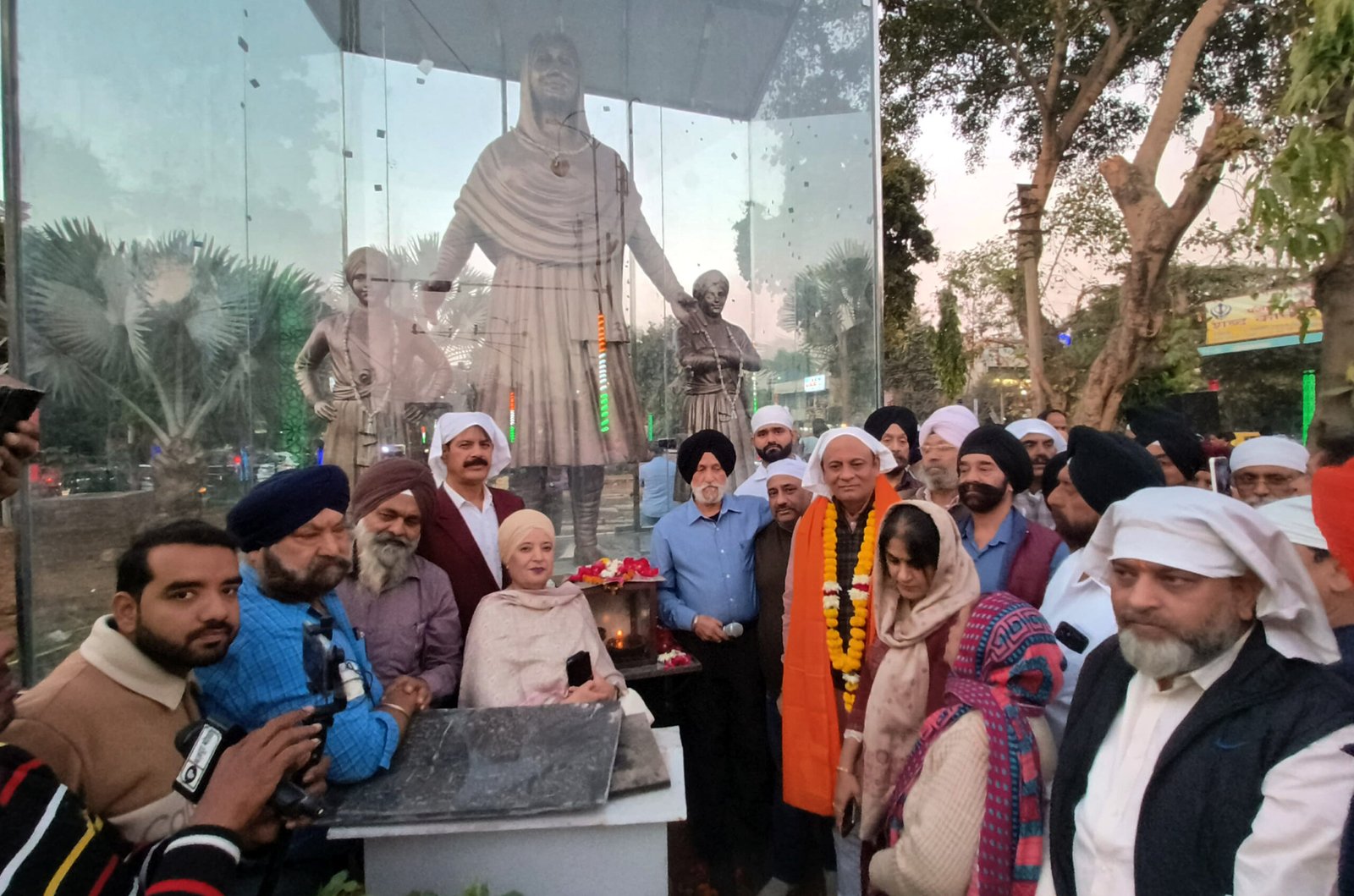 बीके चौक पर लगी माता गुजरी कौर और साबिजादों की प्रतिमा, चौक का नाम होगा माताजी चौक