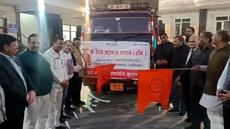 108 कुंडिय यज्ञ महोत्सव के लिए पूर्व विधायक नरेंद्र गुप्ता ने खाद्य सामग्री के ट्रक को झंडी दिखाकर अग्रोहा शक्तिपीठ रवाना किया