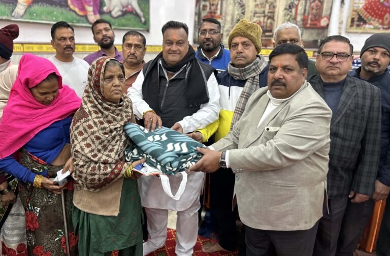 गरीबों व जरूरतमंदों की सेवा करना पुण्य का कार्य : लखन सिंगला