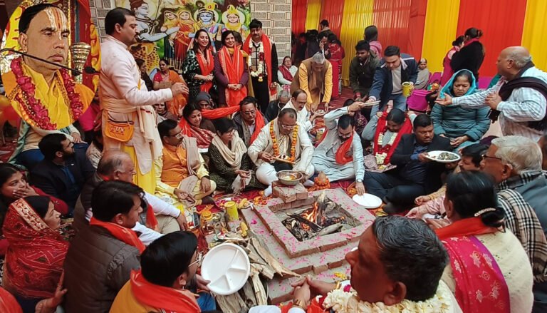 आत्मा और परमात्मा का मिलन ही रास है- राघवाचार्य जी महाराज