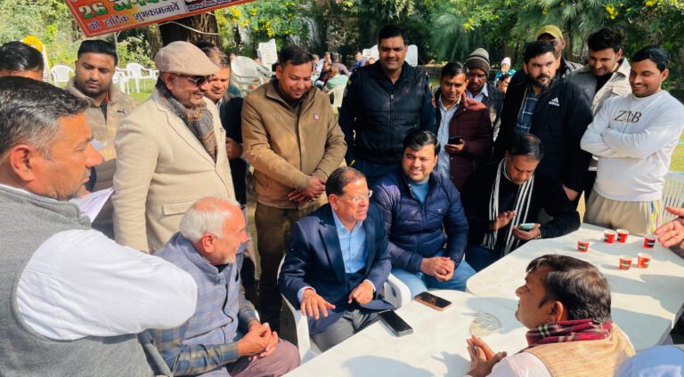 प्लॉट के स्थान पर नोटिस मिलने पर लोग पहुंचे मंत्री राजेश नागर के खुले दरबार में