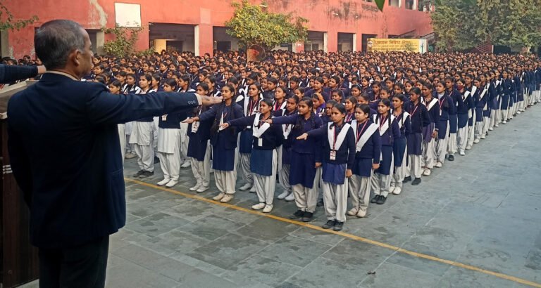 राजकीय विद्यालय सराय ख्वाजा में नकल रहित परीक्षा के लिए विद्यार्थियों को दिलाई शपथ