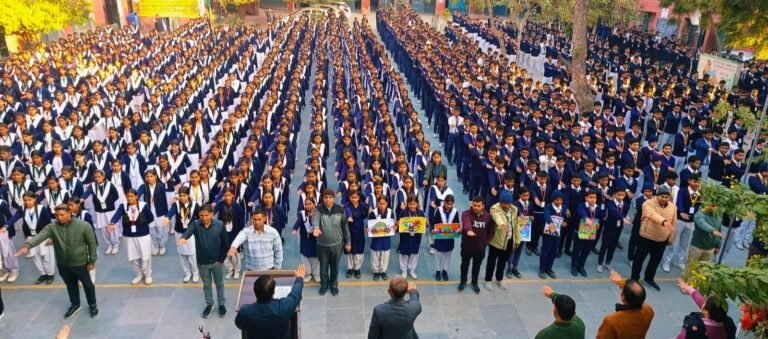 मतदाता दिवस पर शपथ दिलाई तथा पोस्टर बना जागरूक किया