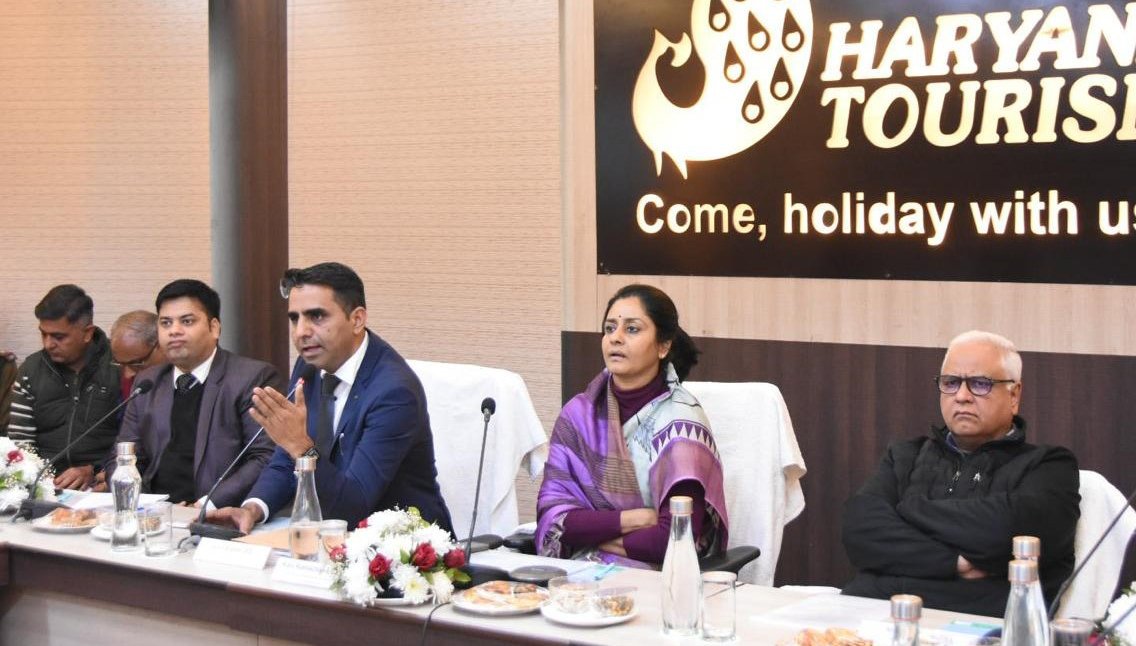 हरियाणा पर्यटन निगम की प्रधान सचिव कला रामचंद्रन ने 38वे  सूरजकुंड मेले का लेकर अधिकारियों के साथ की बैठक