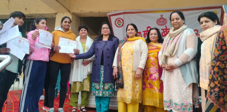 पीओ मीनाक्षी चौधरी ने महिला विजेताओं को नकद ईनाम तथा प्रोत्साहन प्रमाण पत्र देकर किया सम्मानित