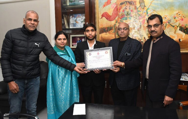 अग्रवाल महाविद्यालय के नरेन्द्र सिंह बने राज्य सर्वश्रेष्ठ स्वयंसेवक