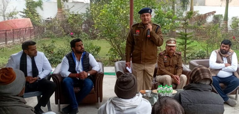 सहायक पुलिस आयुक्त ने गांव बडोली में लोगो को नशे के दुष्परिणाम, साइबर फ्रॉड, डायल 112 के बारे में किया जागरुक