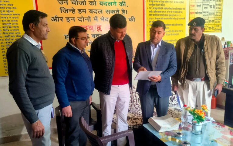 मुख्यमंत्री उडन दस्ता फरीदाबाद ने जिला पलवल में चल रहे अवैध नशा मुक्ति केंद्र पर मारा छापा