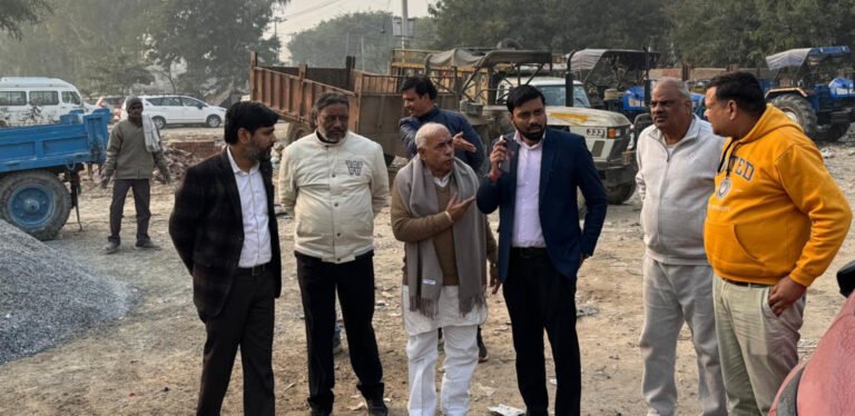 बल्लभगढ़ नगर निगम के ज्वाइंट कमिश्नर करण सिंह भदोरिया ने  सेक्टर-3 में सफाई व्यवस्थाओं का निरीक्षण किया