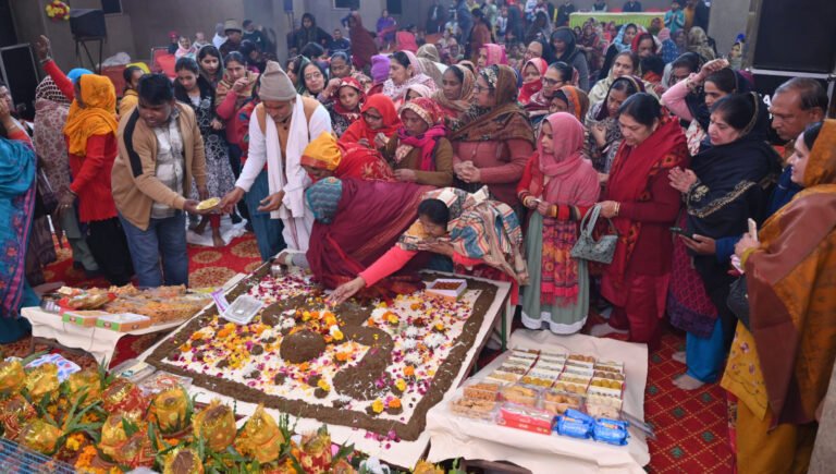 श्रीमद्भागवत कथा में विष्णु कौशिक जी महाराज ने गोवर्धन प्रसंग सुनाया