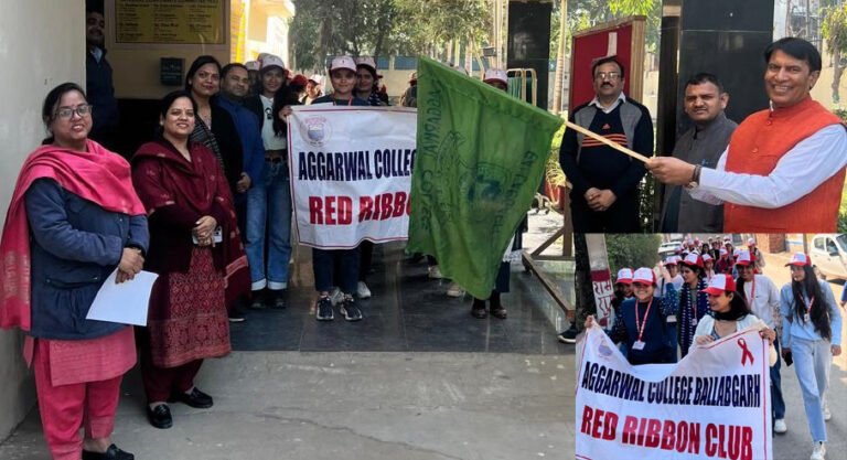 अग्रवाल कॉलेज ने निकाली एड्स व टीबी जागरूकता रैली