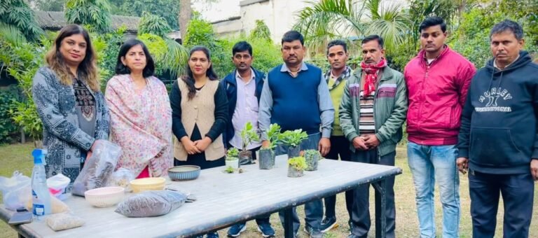 ट्रे गार्डन बनाने को लेकर शताब्दी महाविद्यालय मे प्रशिक्षण सत्र