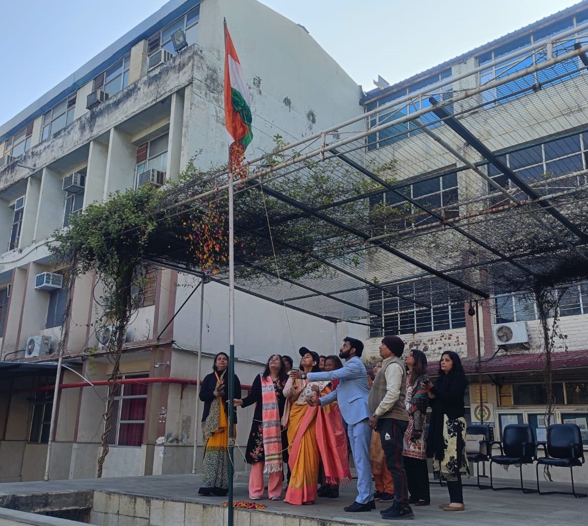 76वें गणतंत्र दिवस पर डीएवी शताब्दी ने किया एनसीसी कैडेट्स को सम्मानित
