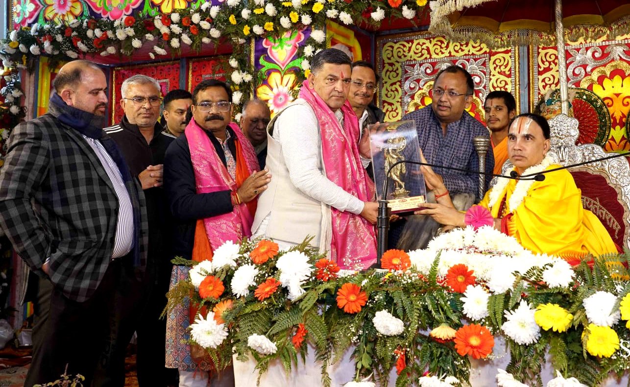 स्वामी डॉ. राघवाचार्य जी महाराज ने श्रीमद भागवत् कथा में कपिल मुनि,मत्स्य अवतार और अजामिल का प्रसंग सुनाया