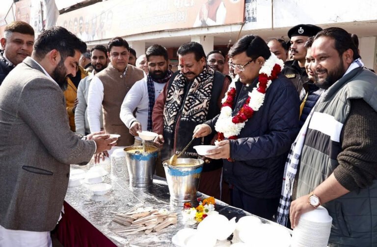 मकर संक्रांति पर विपुल गोयल ने किया जनसंपर्क और सागर सिनेमा कार्यालय में भंडारे का आयोजन