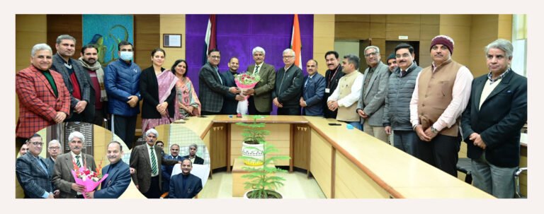 डा. कृष्ण कांत ने महर्षि दयानंद विश्वविद्यालय, रोहतक के कुलसचिव का पदभार ग्रहण किया