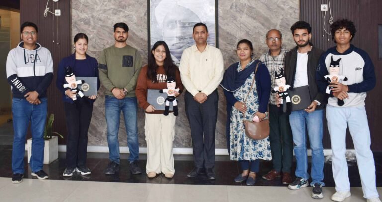 वाको इंडिया इंटरनेशनल टूर्नामेंट की कवरेज कर लौटे मीडिया विद्यार्थियों को मिली शाबाशी