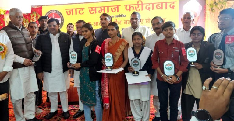 जाट समाज के शिक्षा प्रोत्साहन समारोह में बच्चों को दिए प्रशस्ति पत्र , स्मृति चिन्ह एवं नकद पुरस्कार