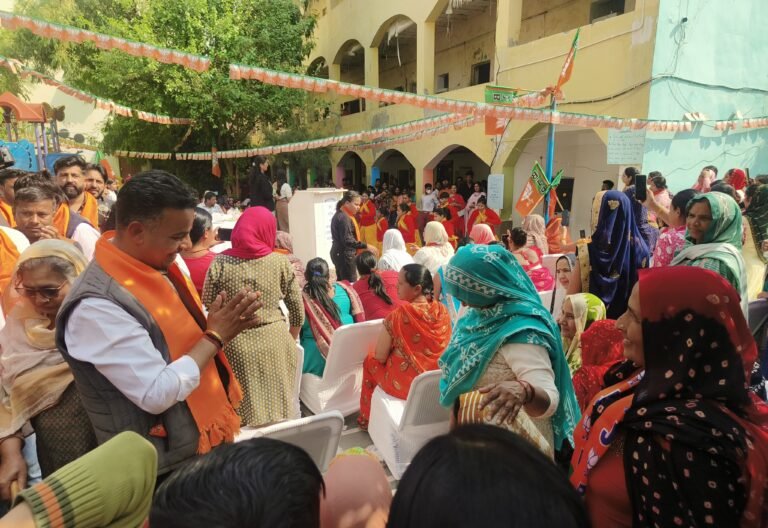 वार्ड-20 से भाजपा प्रत्याशी संदीप चपराना का सेक्टर-46 में हुआ भव्य स्वागत