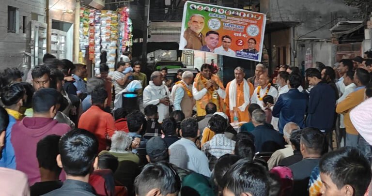 वार्ड-2 के भाजपा प्रत्याशी राजेश डागर प्रचार के साथ- साथ वार्ड के लोगों का दिल भी जीत रहे है