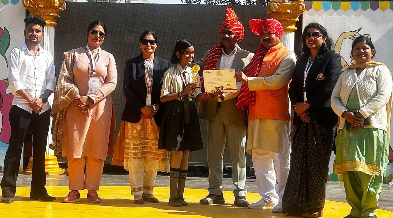 मेला परिसर स्थित नाटयशाला में आयोजित प्रतियोगिताओं में कला का लोहा मनवा रहे विद्यार्थी