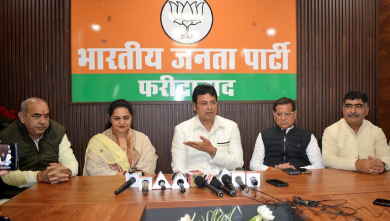 त्रिपुरा के पूर्व सीएम एवं सांसद बिप्लब कुमार देब ने पूर्व सांसद सुनीता दुग्गल के साथ प्रबुद्धजनों से बजट पर की चर्चा