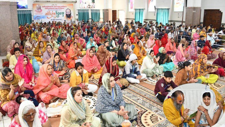 श्री सिद्धदाता आश्रम में 350 ने ली दीक्षा , गुरु नाम लेकर मानव मात्र की सेवा का लिया संकल्प