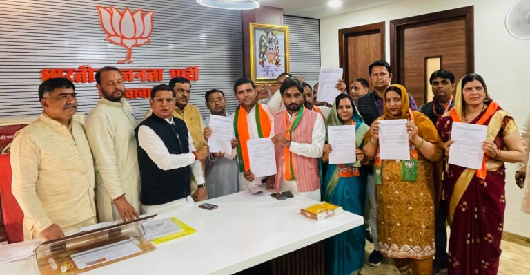 तिगांव विधानसभा के पार्षद प्रत्याशियों को पार्टी सिंबल दिलाने पहुंचे मंत्री – राजेश नागर