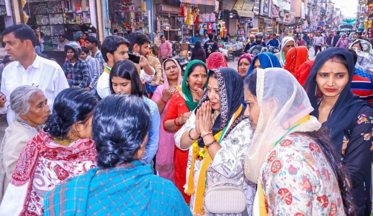 कांग्रेस की मेयर प्रत्याशी ने बल्लभगढ़ में निकाला रोड शो, कांग्रेस ही कर सकती है फरीदाबाद का विकास: लता रानी चंदीला