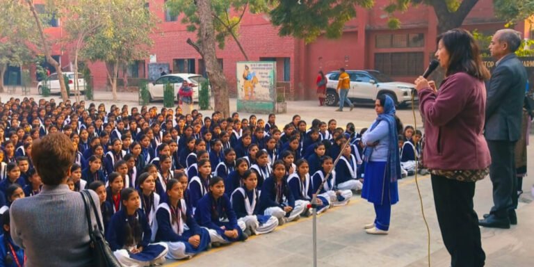 राजकीय विद्यालय सराय ख्वाजा में सर्वाइकल कैंसर के उपचार बारे जागरूकता कार्यक्रम का आयोजन किया गया