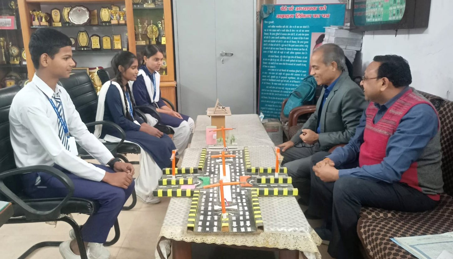 सराय ख्वाजा स्थित राजकीय विद्यालय की जेआरसी ने विज्ञान के मॉडल बनाकर मनाया विज्ञान दिवस