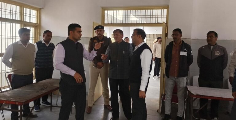 डीसी विक्रम सिंह ने निगम चुनाव के लिए स्थापित स्ट्रांग रूम का किया निरीक्षण, बनाए गए 1302 मतदान केंद्र, 14 लाख 70 हजार 687 मतदाता करेंगे अपने मत का प्रयोग