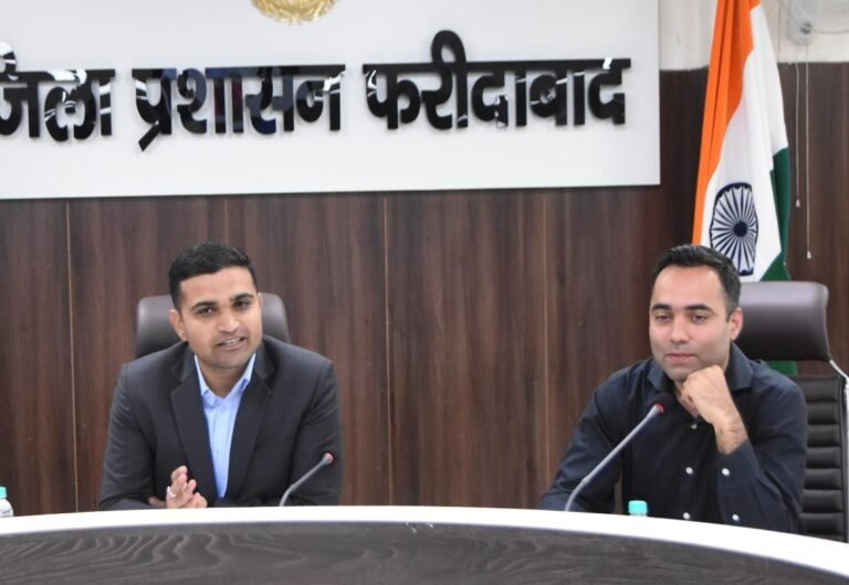 सभी अधिकारी अपने-अपने क्षेत्र में सड़क सम्बन्धी समस्याओं को जल्द से जल्द दूर करें : डीसी विक्रम सिंह