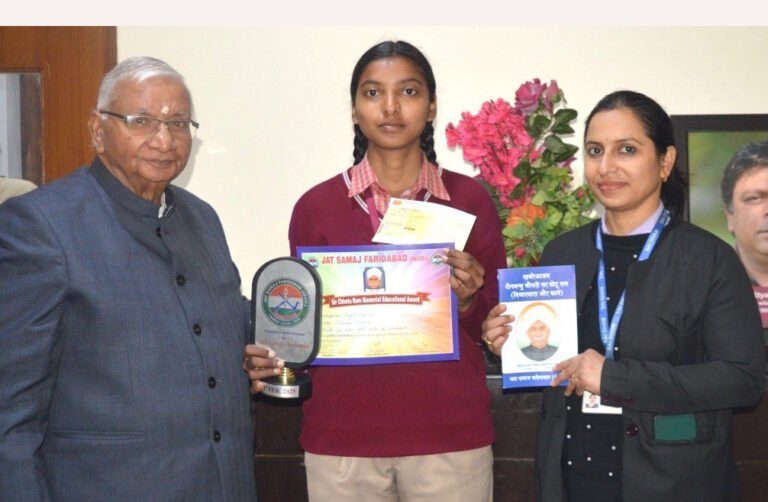 शिरडी साईं बाबा स्कूल की छात्रा काजल शर्मा को विद्यालय की टॉपर बनने पर जाट समाज ने अवार्ड से नवाज़ा