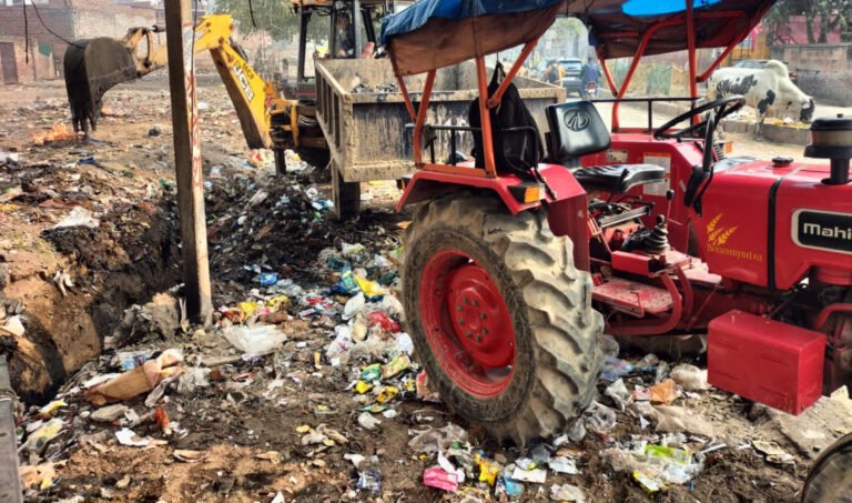 बल्लभगढ़ में सिही गेट रोड नाले की सफाई का कार्य शुरू, सेक्टर तीन में सीवर सफाई का कार्य जल्द होगा पूरा 