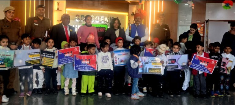 सामुदायिक पुलिसिंग टीम ने जीडी गोयंका पब्लिक स्कूल में सड़क व साइबर सुरक्षा तथा नशा मुक्ति के प्रति किया जागरुक