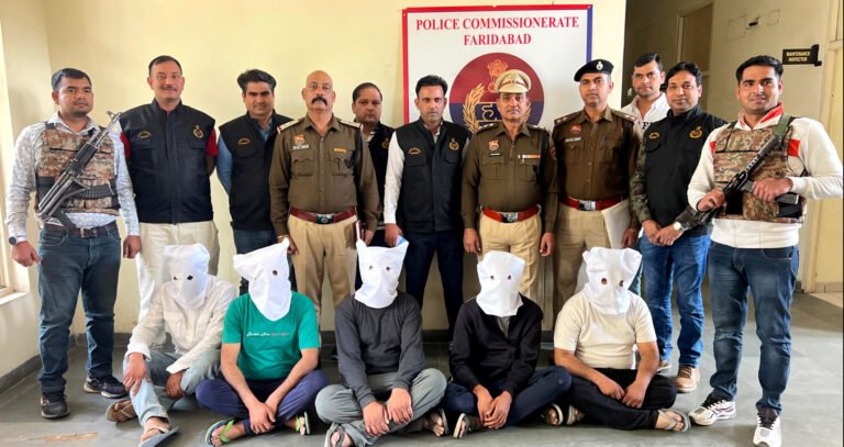 सेक्टर 7 में ज्वेलरी की दुकान पर हुई लूट मामले में क्राइम ब्रांच सेक्टर- 30 की टीम ने 5 आरोपियों को यूपी के अमरोहा व बिजनौर से किया काबू 