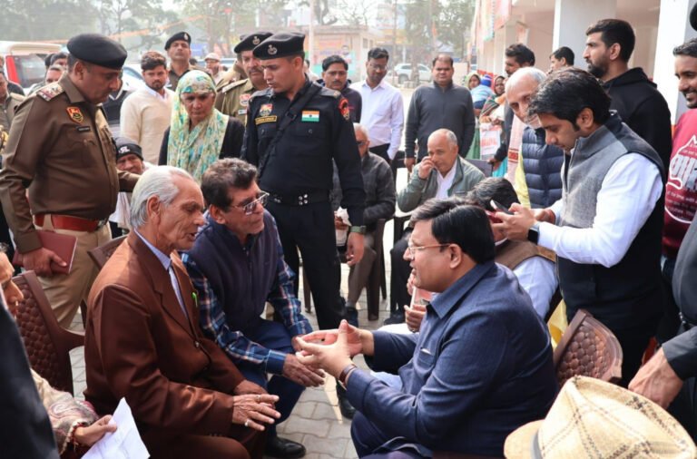 कैबिनेट मंत्री विपुल गोयल ने जनता दरबार में सुनीं जनसमस्याएं, विभिन्न कार्यक्रमों में लिया हिस्सा