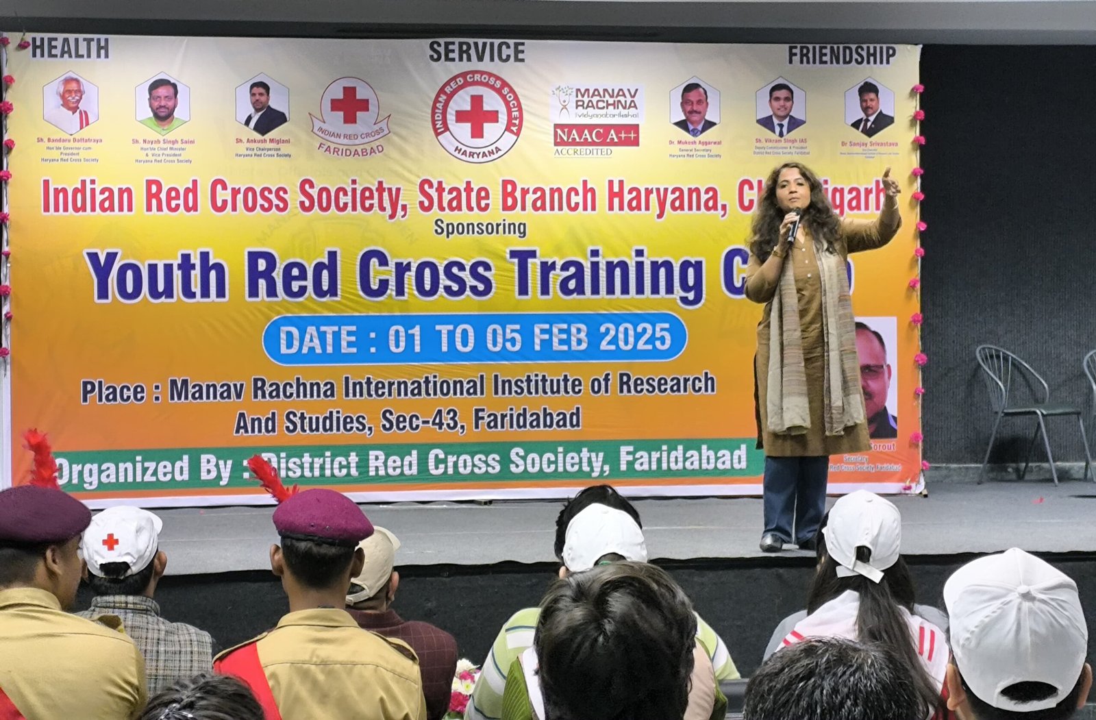 यूथ रेडक्रॉस प्रशिक्षण शिविर के तीसरे दिन युवाओं को अनेकों विषय पर किया गया जागरूक