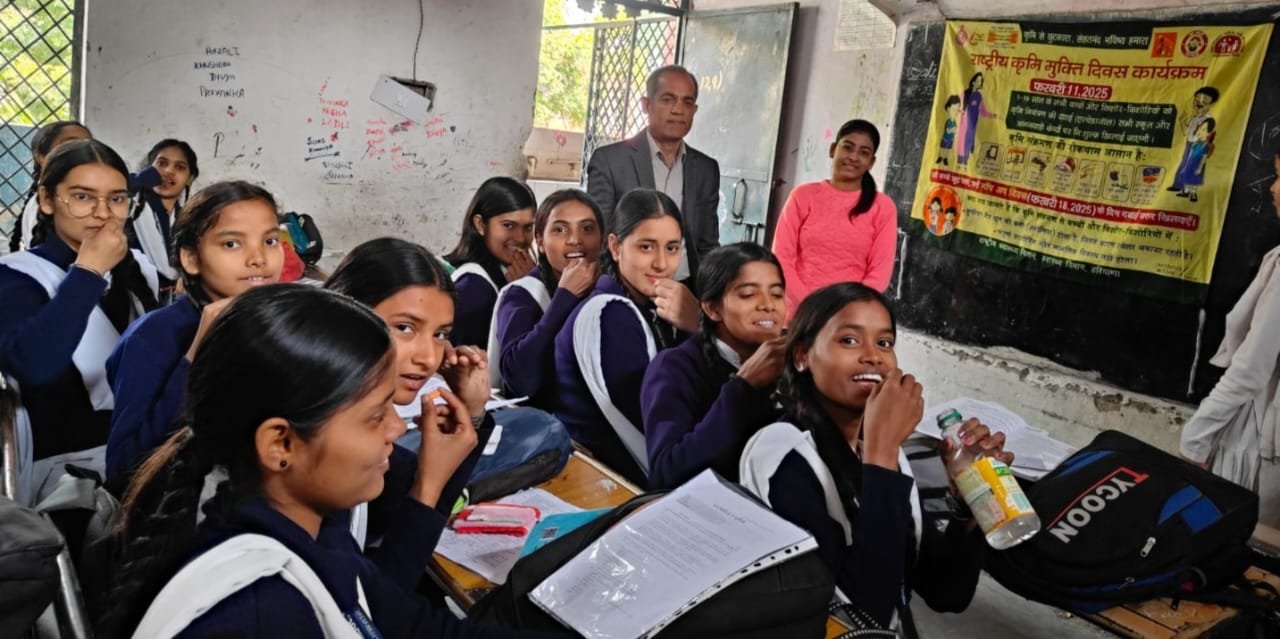 सराय ख्वाजा में विद्यार्थियों को खिलाई एलबेंडाजोल टैबलेट्स