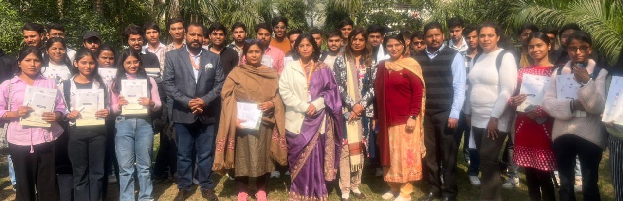 वाणिज्य (एसएफएस) में अंतिम वर्ष के छात्रों के लिए प्रशिक्षण