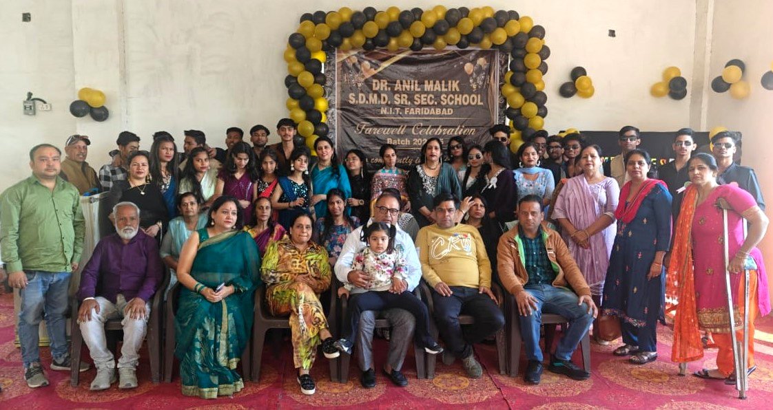  डा. अनिल मलिक श्री सनातन धर्म महाबीर दल सी.सै. स्कूल में 12वीं कक्षा के छात्रों को दी फेयरवेल