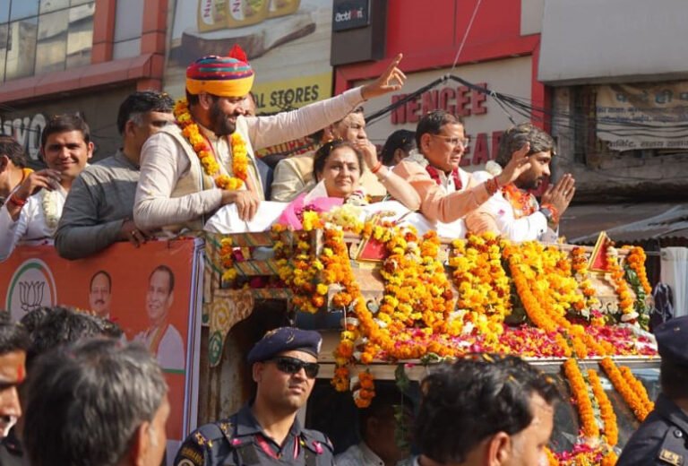 मुख्यमंत्री नायब सिंह सैनी ने तिगांव क्षेत्र में किया जोरदार रोड शो