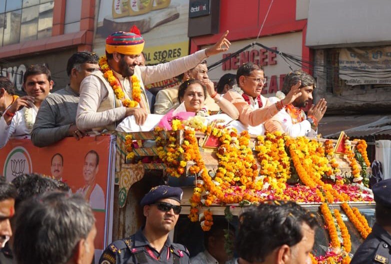 मुख्यमंत्री नायब सिंह सैनी ने तिगांव क्षेत्र में किया जोरदार रोड शो