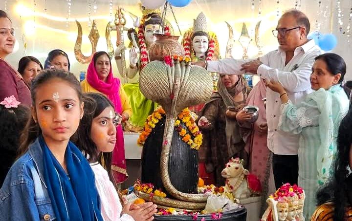 स्कूली बच्चों को हिन्दू संस्कृति के बारे में जागरुक करना जरूरी : डा. राजेश भाटिया