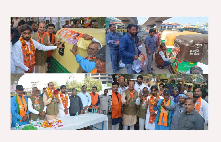 ऑटो रिक्शा ड्राइवर अपने ऑटो पर प्रवीण बत्रा जोशी के स्टीकर लगाकर करेंगे प्रचार, संदीप जोशी ने स्टीकर लगाकर की शुरुआत